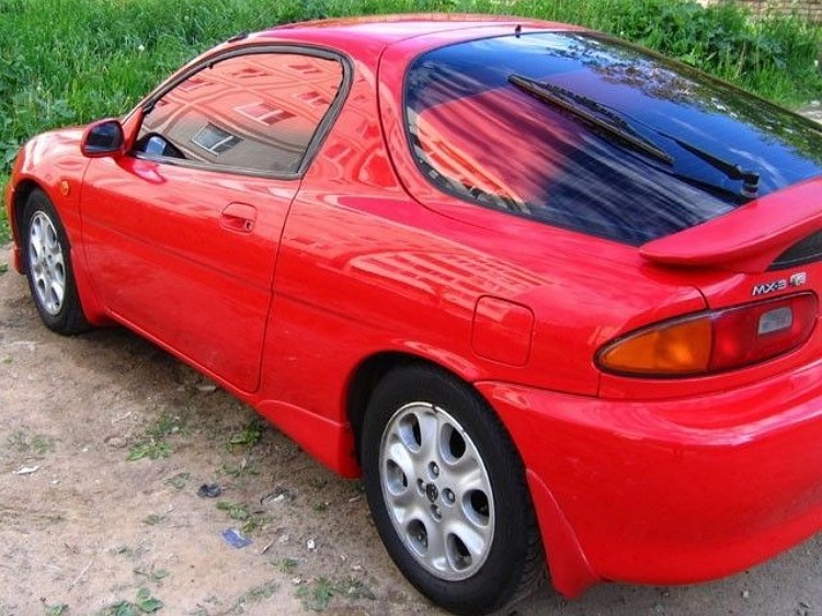 Красная тонировка спортивного авто