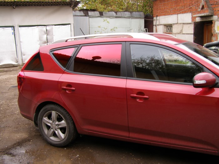 Зеркальная тонировка на задних стеклах автомобиля Зеркальная тонировка на задних стеклах автомобиля
